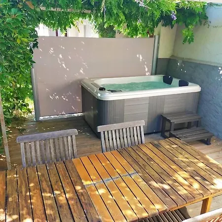 Apartment Magnifiques Voutes Avec Spa Saint-Amant-Tallende